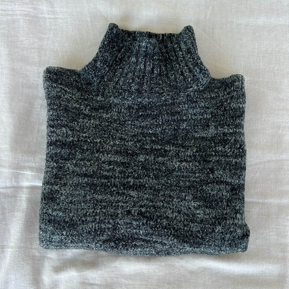 Cropped turtle neck sweater